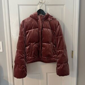 Alo yoga velvet faux down jacket in Rosewood